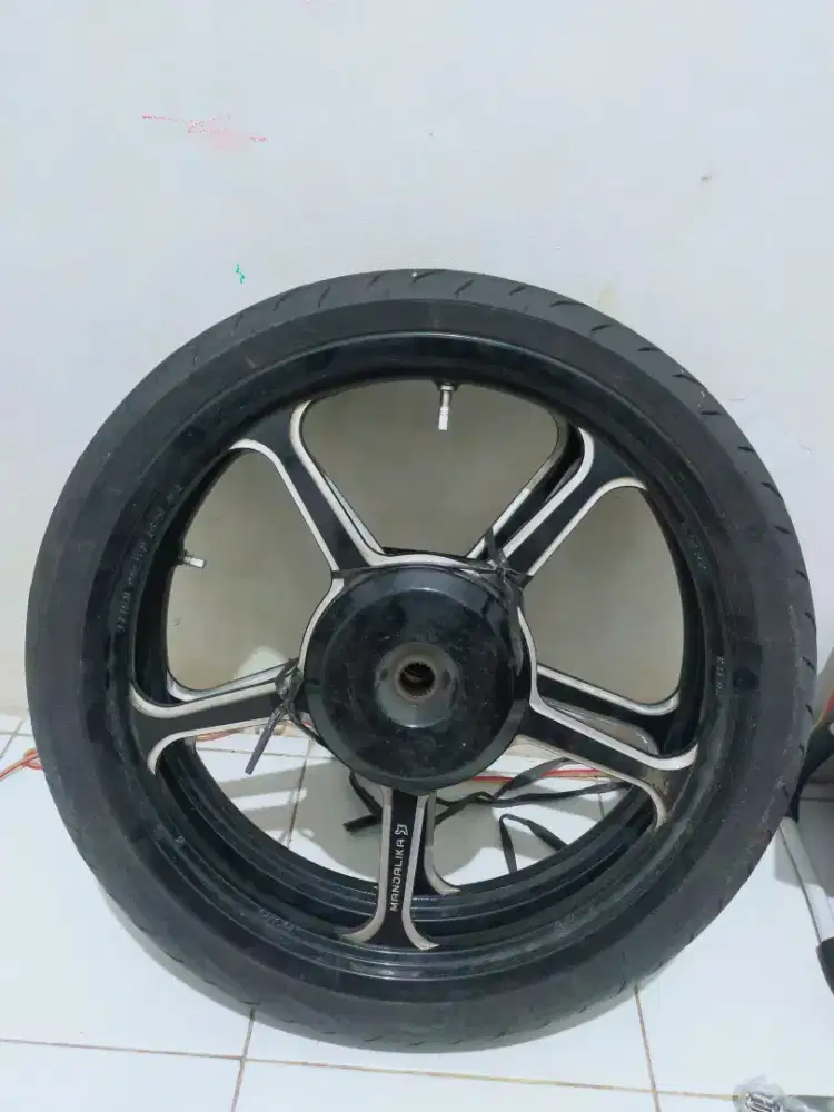 Velg mandalika plus ban