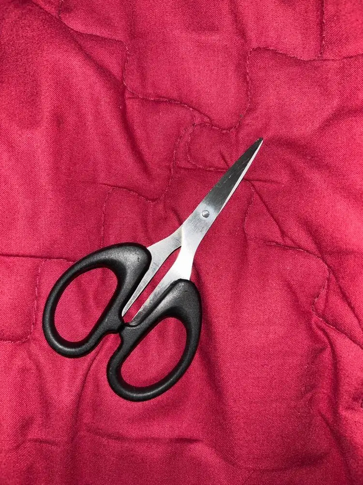 gunting kecil bekas, tidak karatan