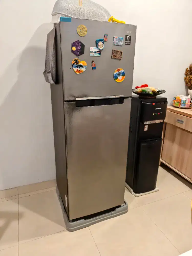Kulkas 2 Pintu Samsung Digital Inverter
264 Liter