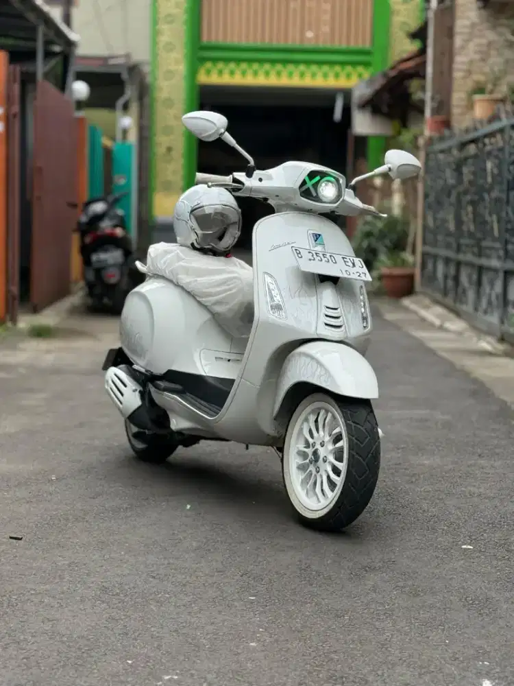 Vespa Sprint x Justin Bieber KM 1300 include Helmet (anniversary 10th)