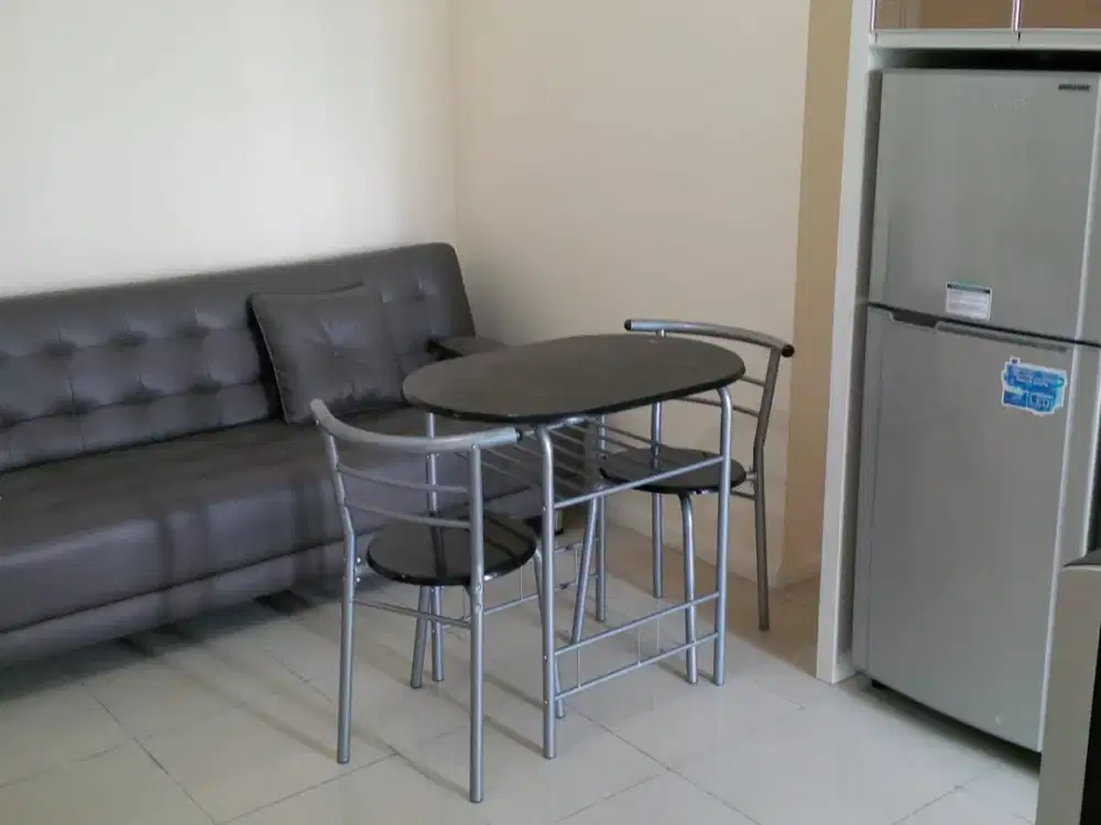 ready disewakan apartemen green lake sunter,tipe 2bedrooms full furnished,view laut priok,hadap utara,AC 3 dan waterheater,5 juta/bulan