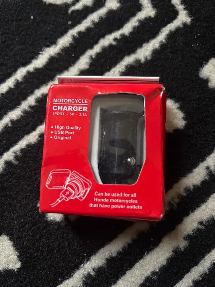 Free charger HP untuk di Motor, belum di buka dari kotak