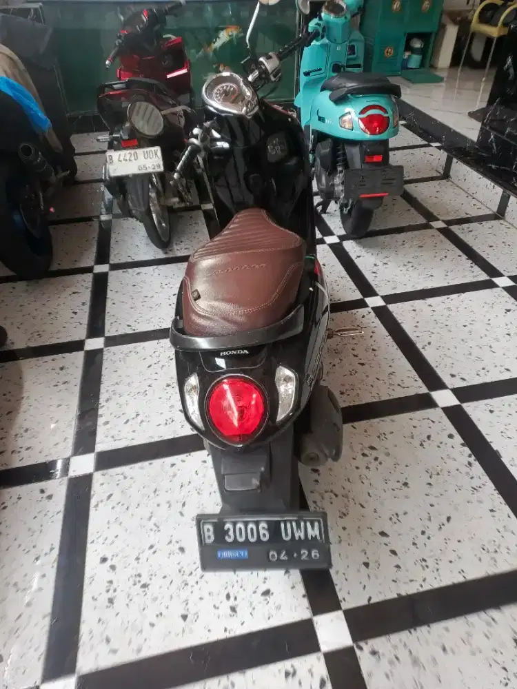 Saya mau jual motor Scoopy 2021