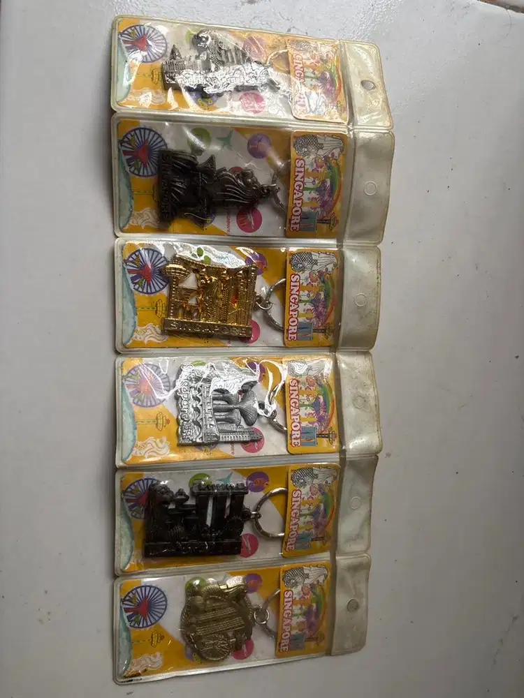 Gratis gantungan kunci singapore, masih di bungkus, belum di buka