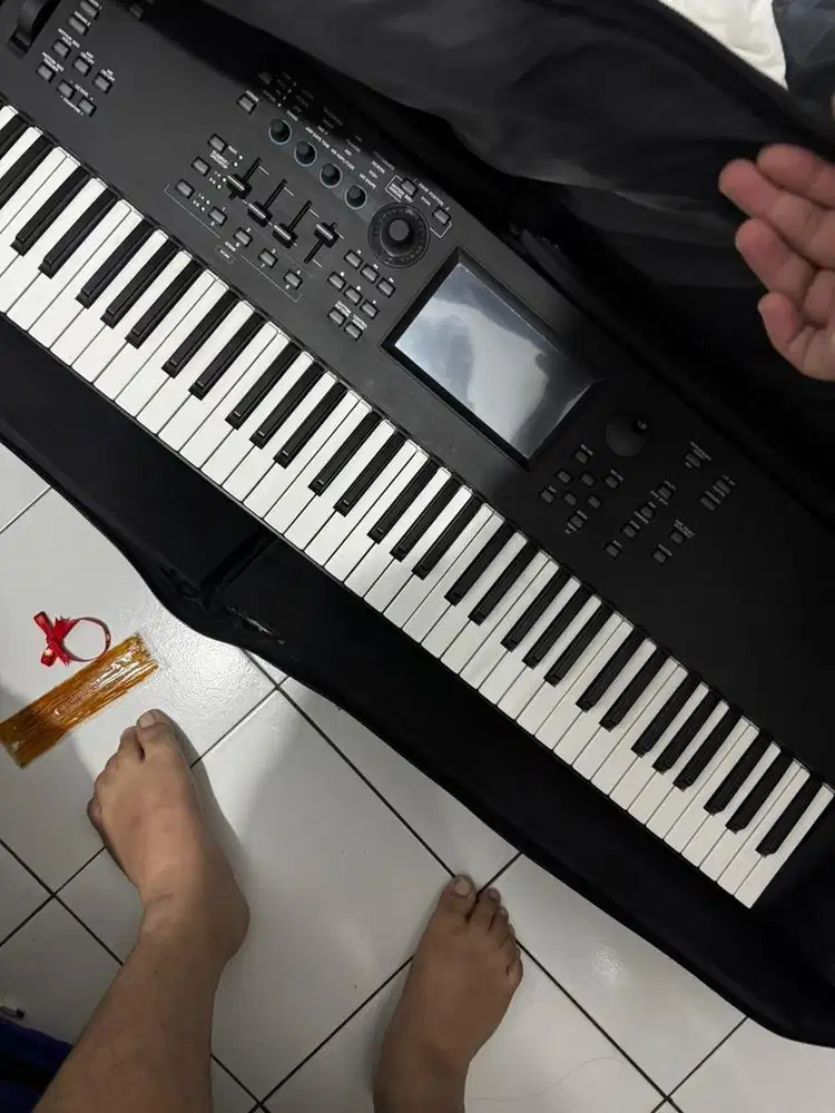 Keyboard synthesizer Yamaha Modx 7+ bukan fantom nord kronos montage