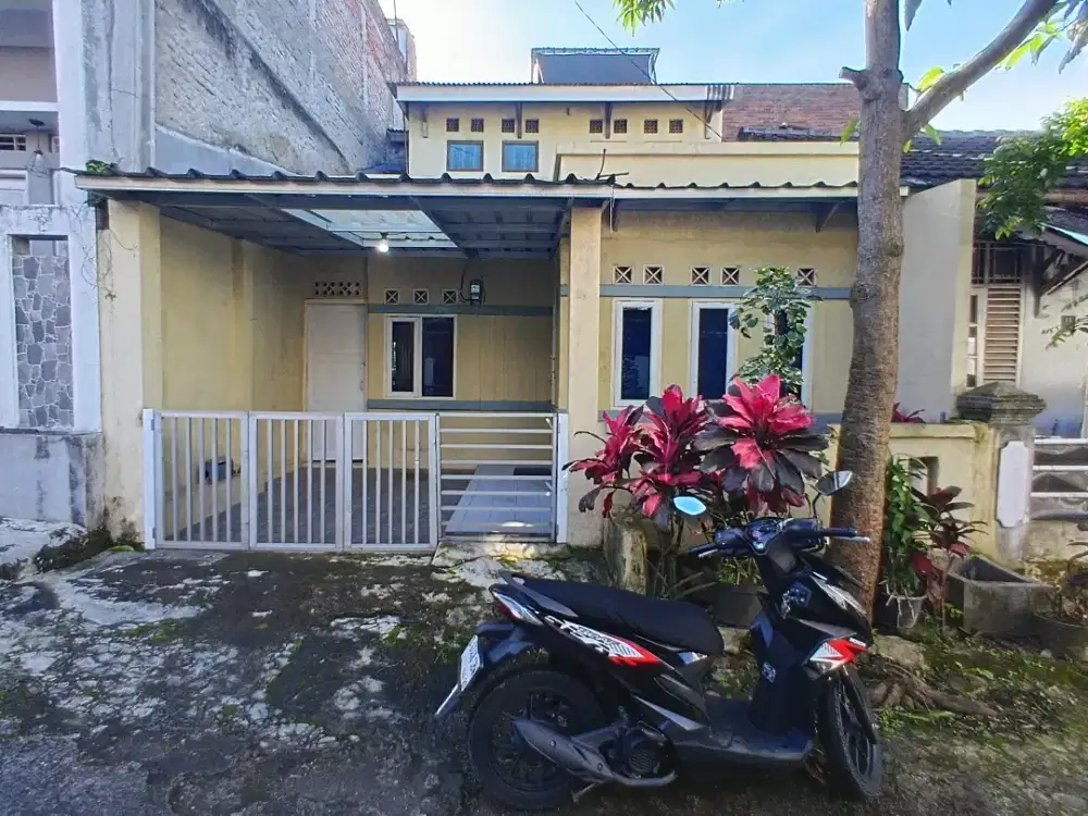 JUAL CEPAT RUMAH 400 JTAAN KOMPLEK PERMATA DEKAT BORMA