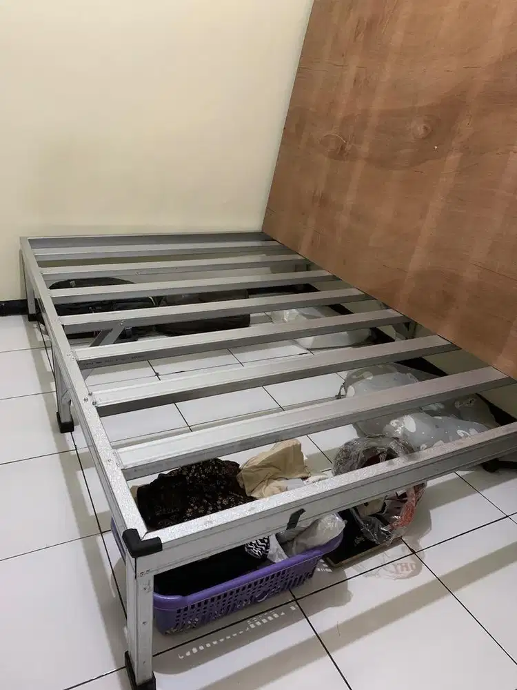 Dipan baja ringan uk 160x200