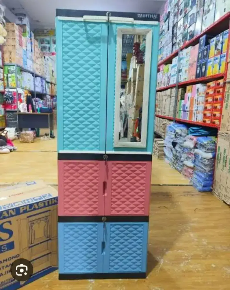 Lemari plastik gantung