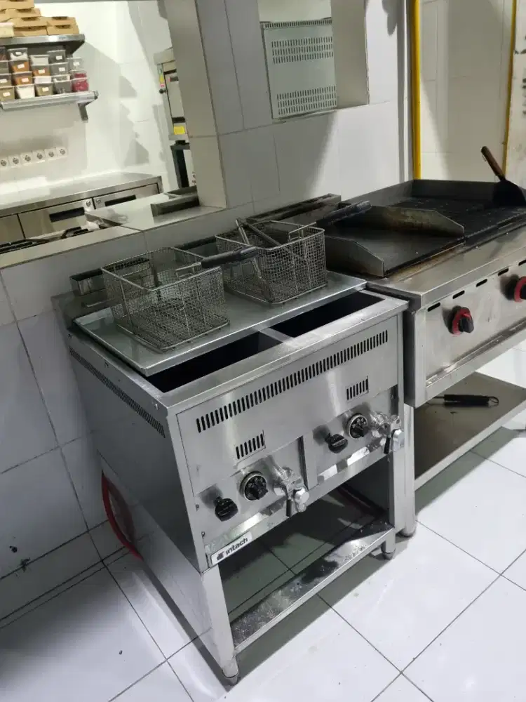 Berbagai Eq ex resto deep fryer,grill,stove,meja stainlesssteel dll