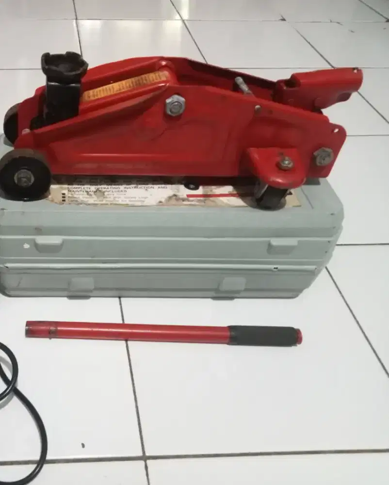 Dongkrak mobil bekas