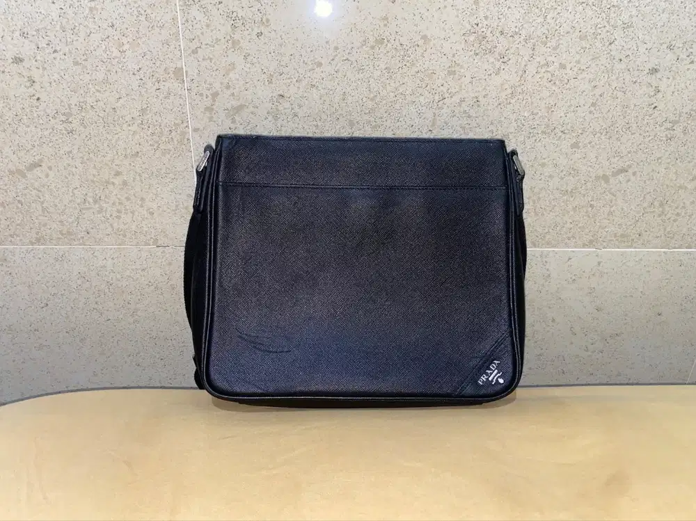 tas sling bag slempang cowo pria brand Prada full kulit leather hitam