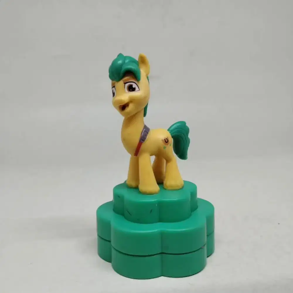 Figure kuda pony ekor hinau