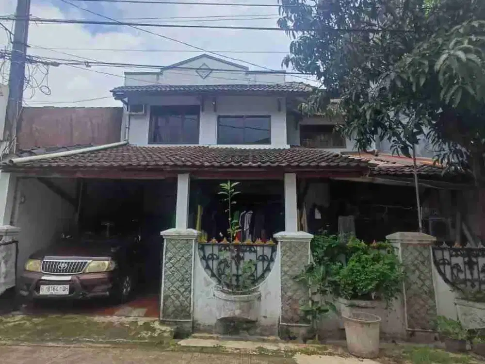 Dijual Rumah dua lantai lokasi terdepan komplek Duta Indah Bekasi