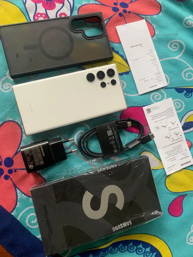 Samsung Galaxy S22 Ultra Pear White 12/256GB Like New Fullset Original