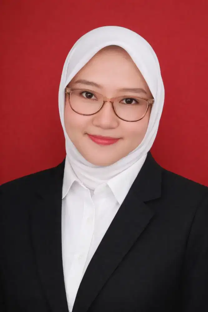 Mencari pekerjaan host live, customer service, editor.