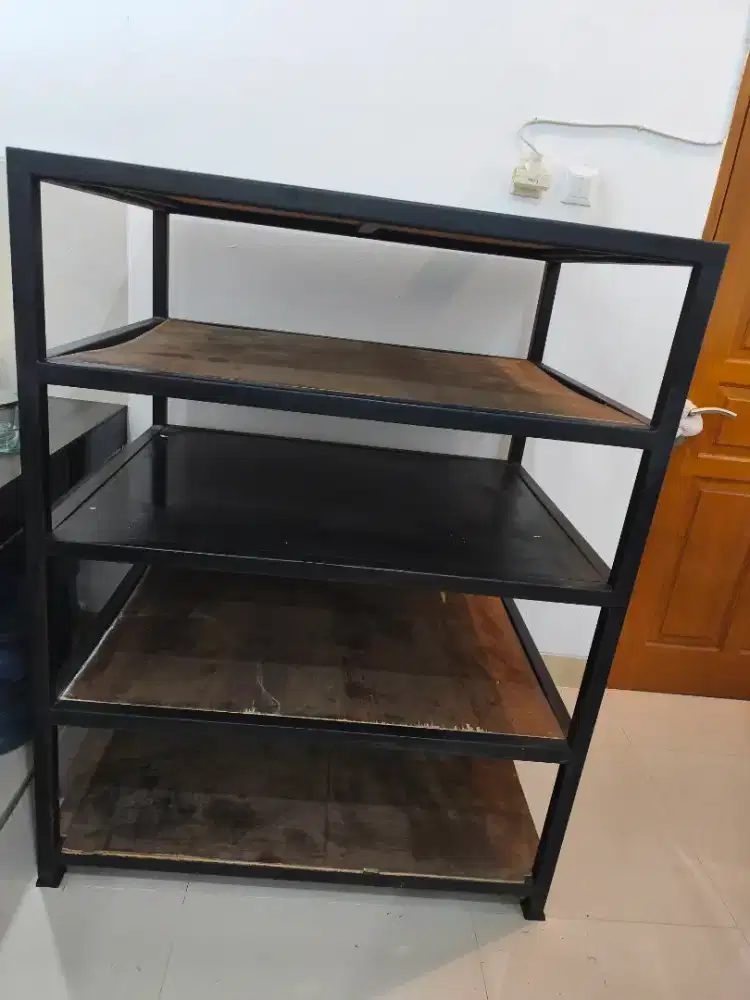 Rak 4 Susun Kuat dan Serbaguna