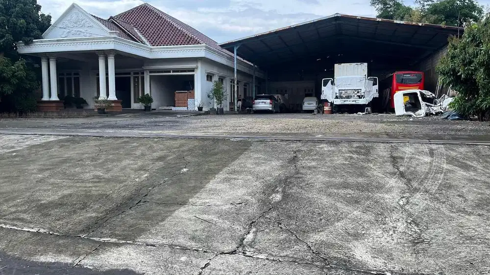Tanah dijual cepat, garasi kendaraan