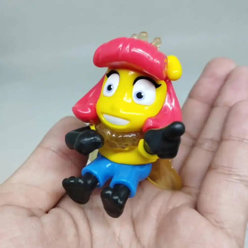 Figure lebah rambut merah