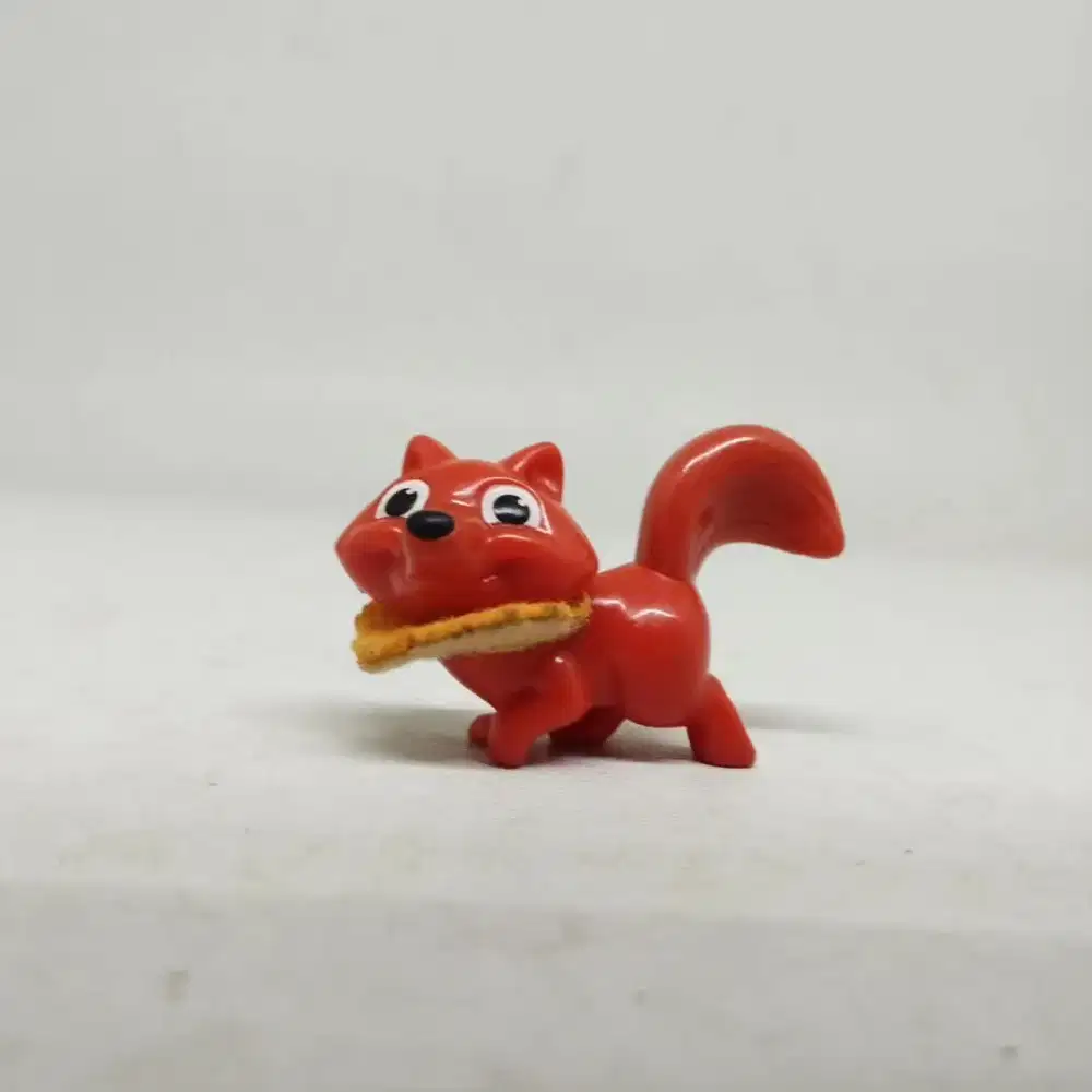 Mainan mini figure kindee