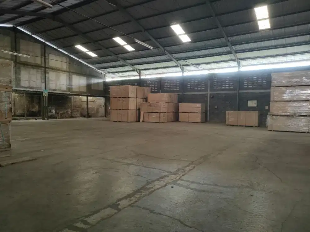 DISEWAKAN GUDANG INDUSTRI 1800M2 AKSES KONTAINER 40FT