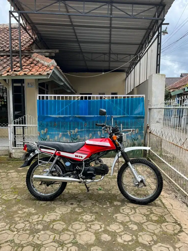 Honda WIN 100 Tahun 1985 - Merah (Black Engine)
