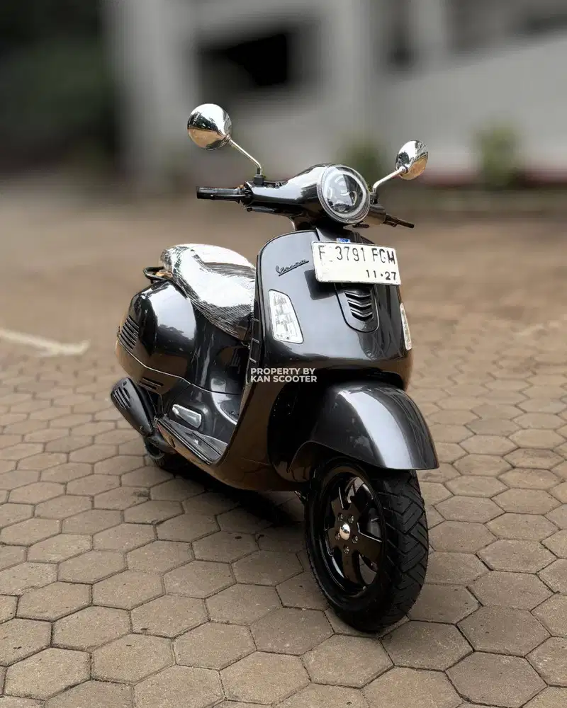 JUAL MURAH VESPA GTS 150 3V 2015 MULUS