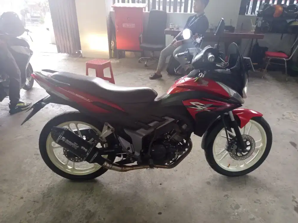 Honda CS 1 tahun 2011