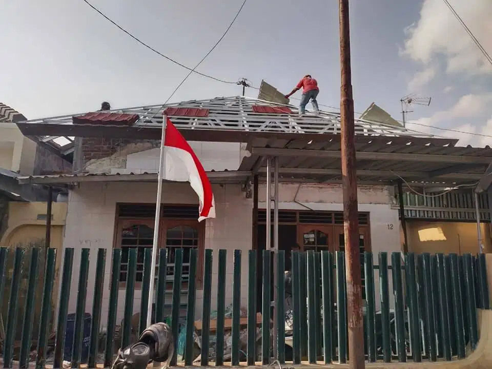 Renovasi Atap Lapuk Ganti Baja Ringan MURAH dan Naik Dinding Bata