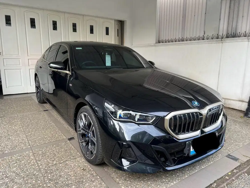 FS : BMW i5 eDrive40