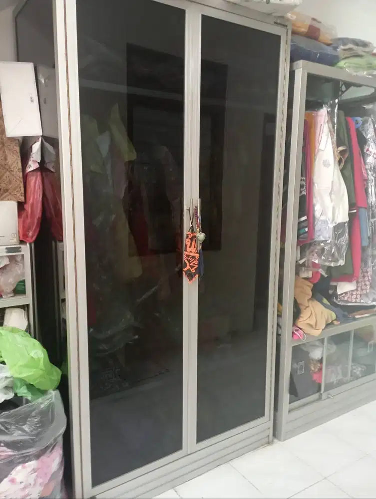 Lemari pakaian stainless steel