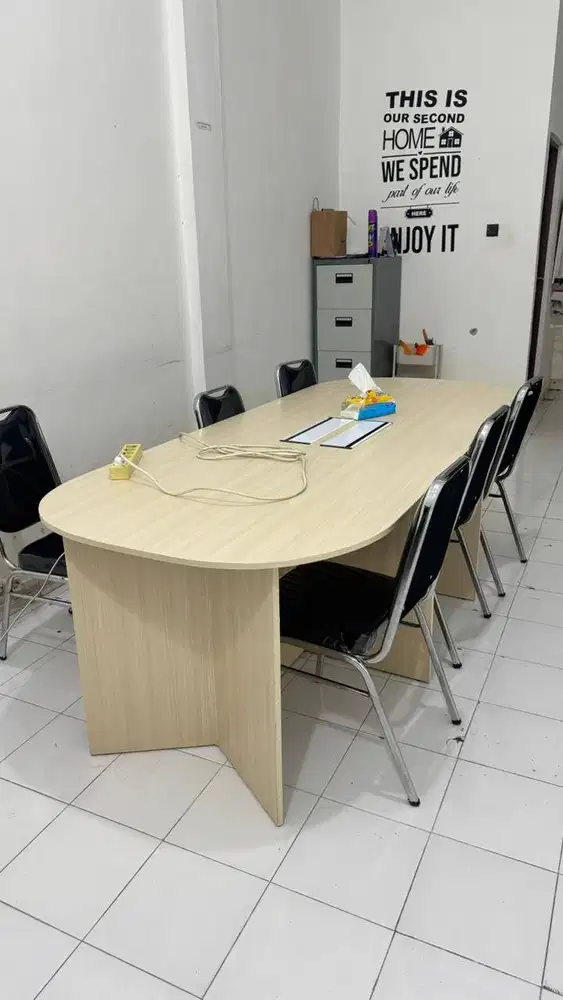 MEJA KANTOR BAHAN PVC BEKAS RASA BARU