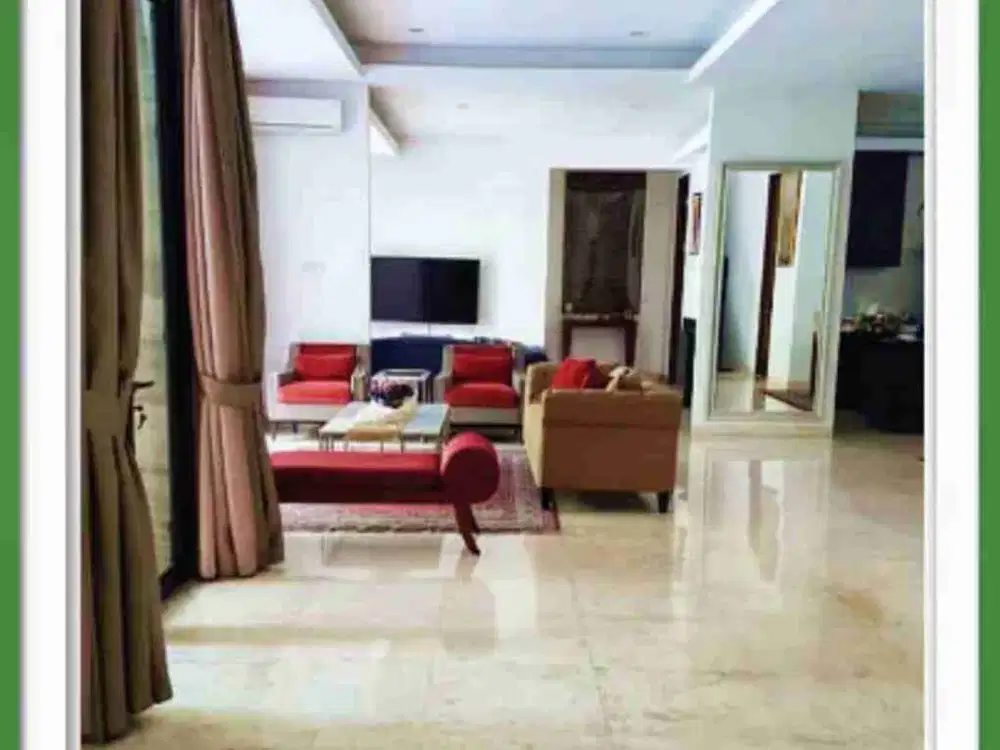 rumah bagus lokasi strategis ada kolam renang