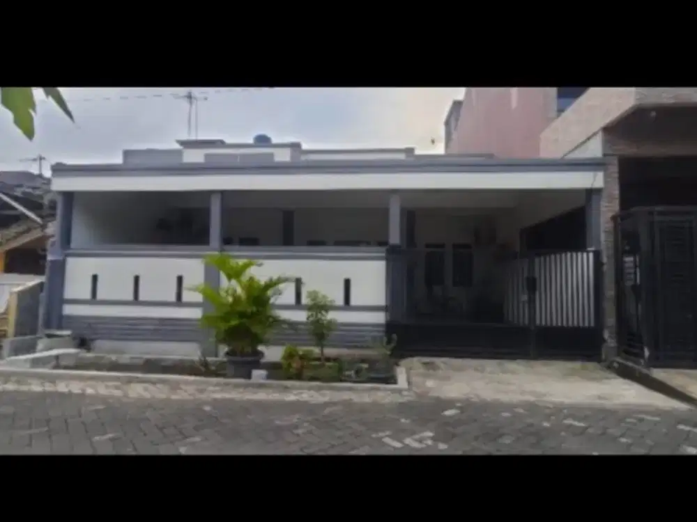 Dijual Rumah Lokasi Strategis Jalan Depan Lebar di Harapan Indah Bekasi