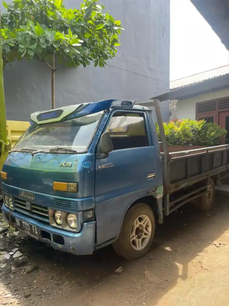 Truk isuzu bison tahun 1982
