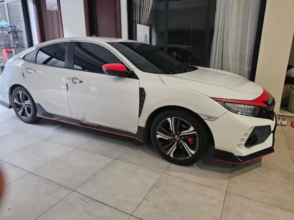 Honda Civic Turbo CVT ES tahun 2018 Kondisi sangat mulus & seperti br
