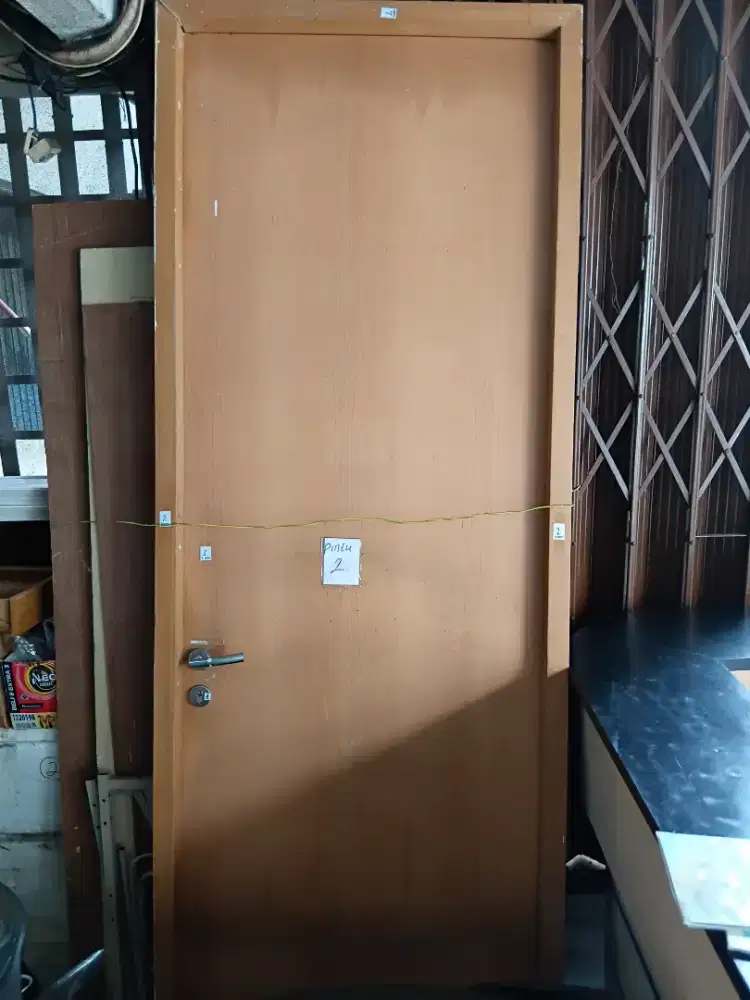 Pintu ex kantor (termasuk kusen) sangat bagus