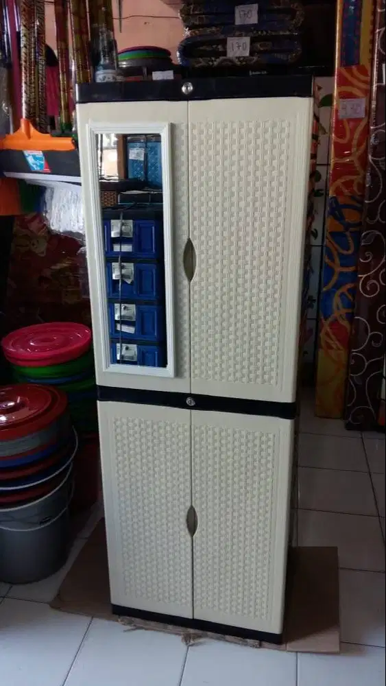 lemari diva mini kaca