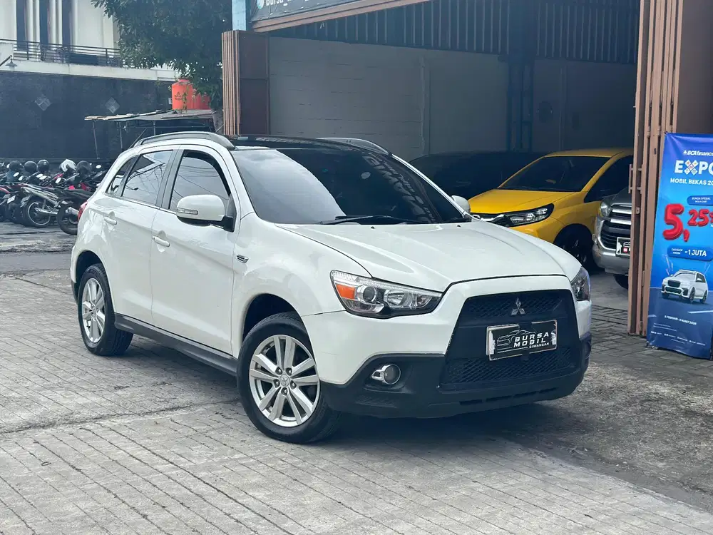 MITSUBISHI OUTLANDER  PX 2013 Matic Putih