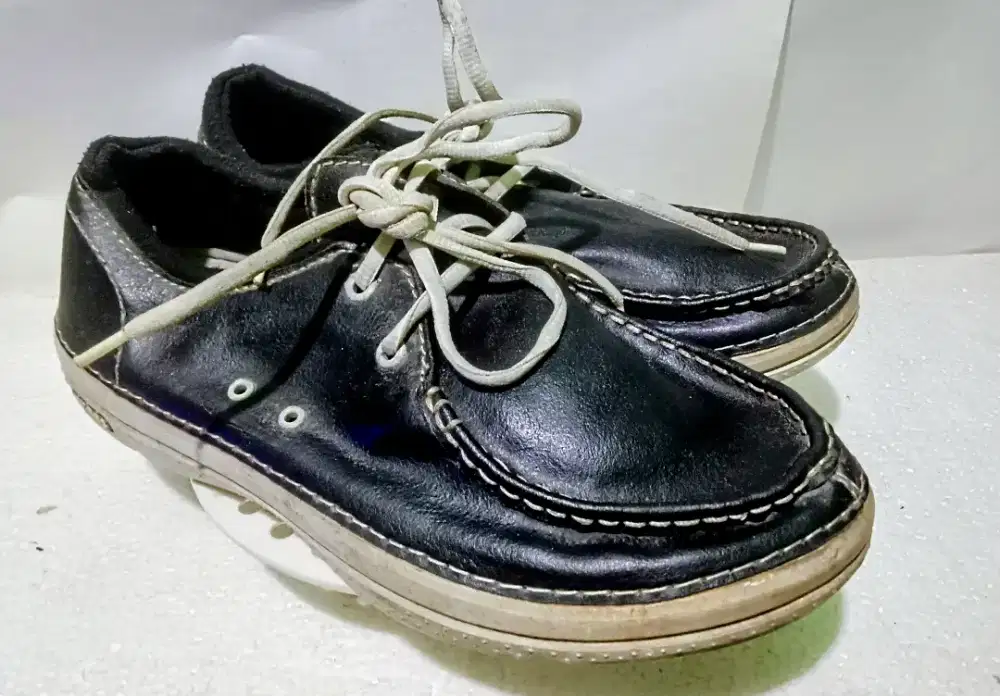 Crocs - Sepatu Pria Keren Kulit Import Original