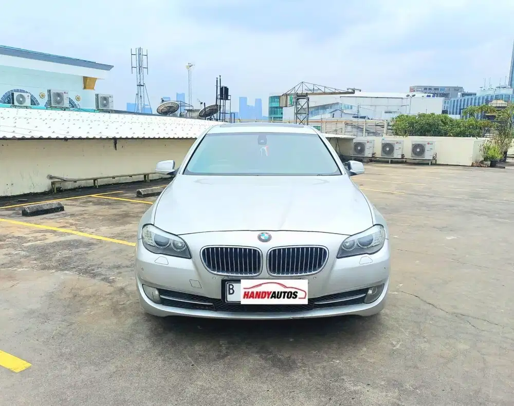 BMW 528i Tahun 2010 Automatic Abu abu Metalik