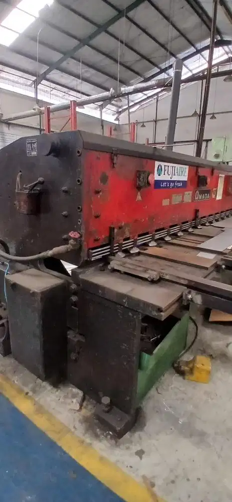 mesin potong/ cutting  merk AMADA Jepang