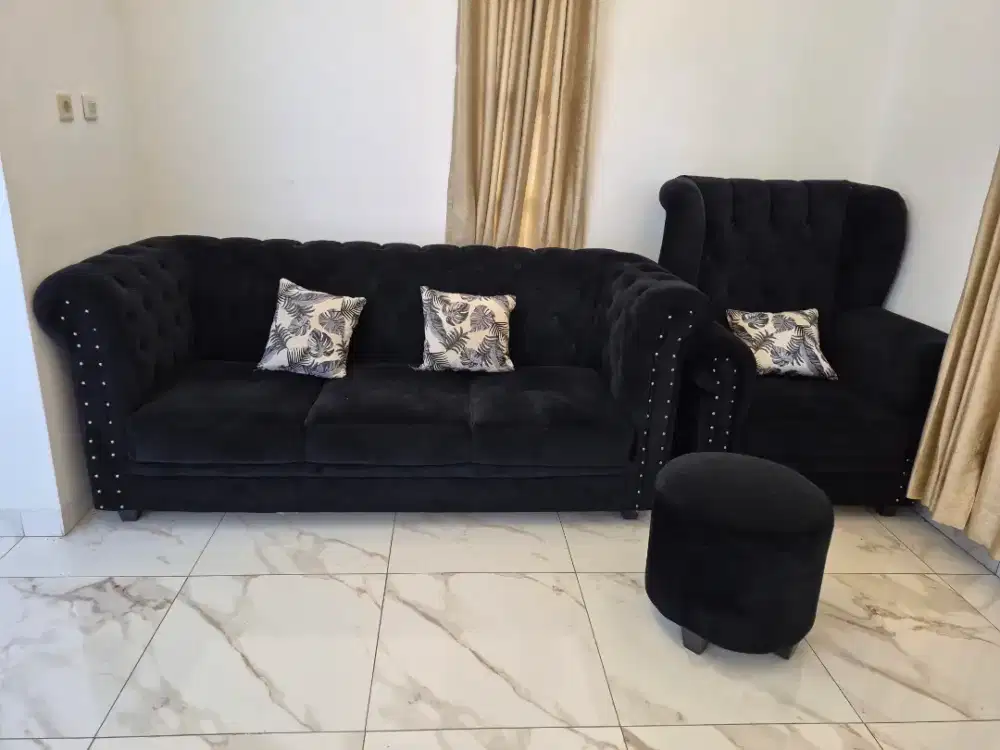 Sofa Tamu Mewah Beludru Hitam 3+1+Puff – Kondisi Bagus Siap Pakai