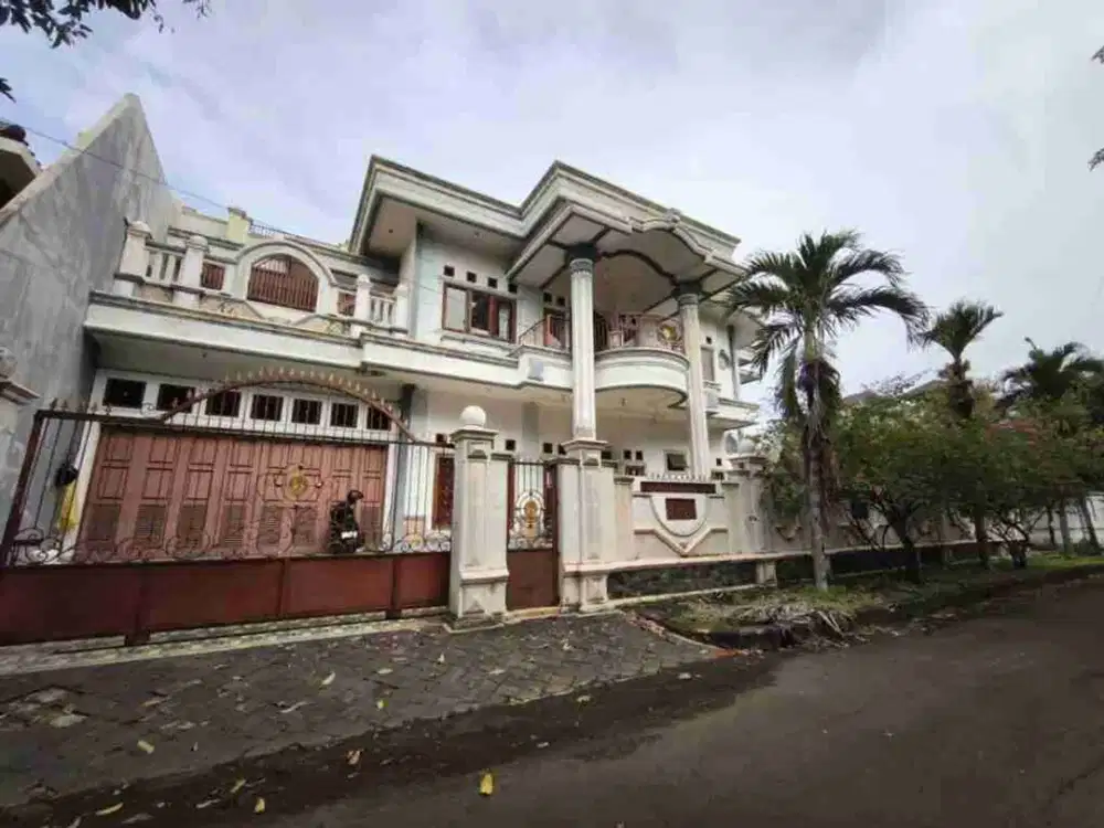 rumah mewah 2 lantai,  luas tanah 500 meter dijual harga BU di Metland Cakung jakarta timur