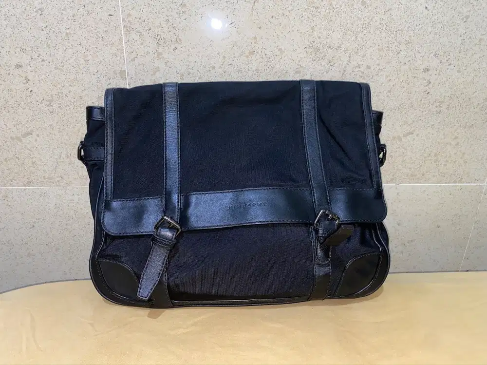 tas sling bag slempang brand Burberry original black LIKE NEW preloved