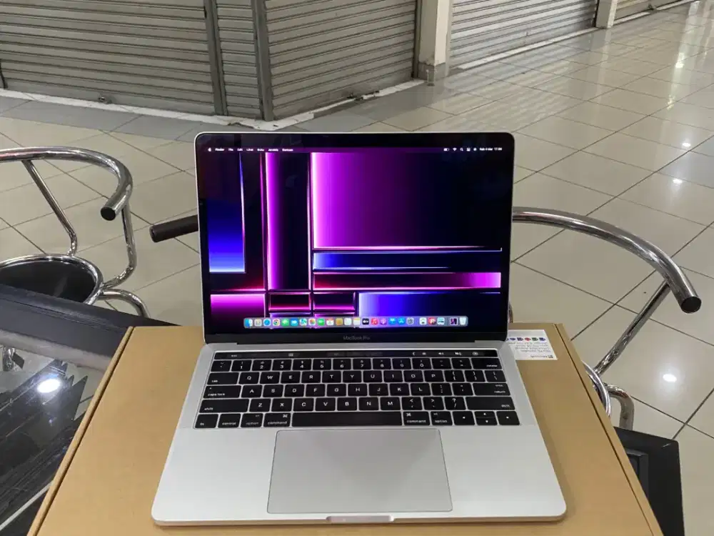 Macbook Pro 2017 IBox Touchbar /intel core i5 / RAM 8 GB /SSD 512 GB