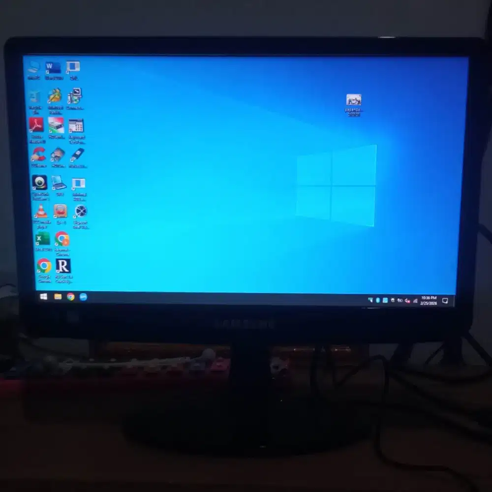 LED Monitor Samsung 16in Wide