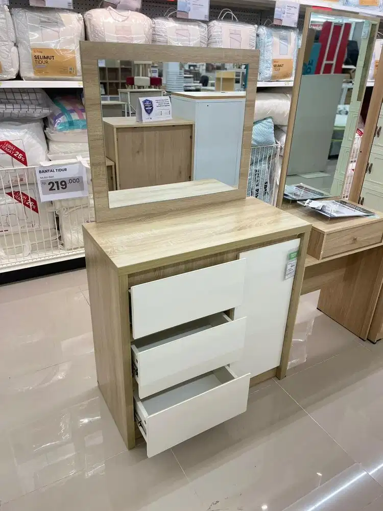 Meja Rias Pamela Dresser White