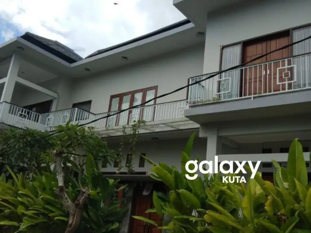 DIJUAL DAN LEASEHOLD RUMAH 3 LANTAI DENGAN ROOFTOP DI KORI JIMBARAN BADUNG