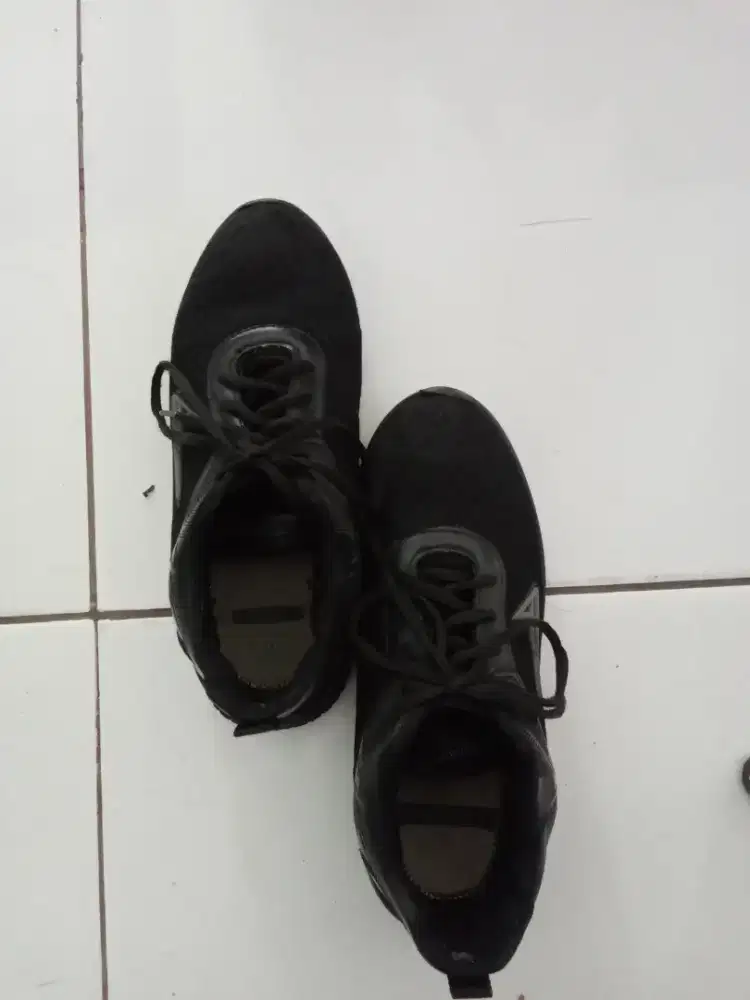 Sepatu Sekolah hitam