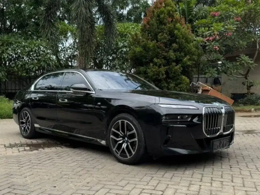 BMW 735Li Tahun 2023